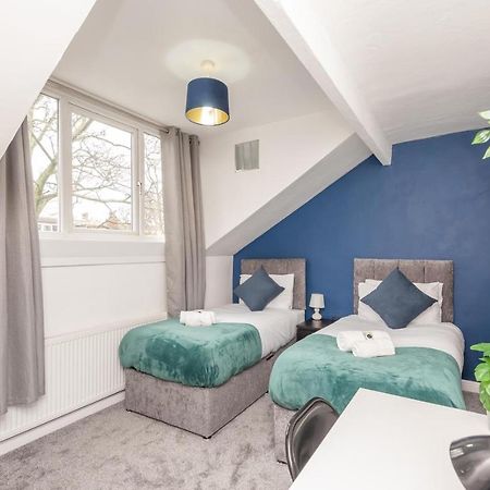 Leeds 4-Bed House - Sleeps 9 Free Parking & Wifi Villa Luaran gambar