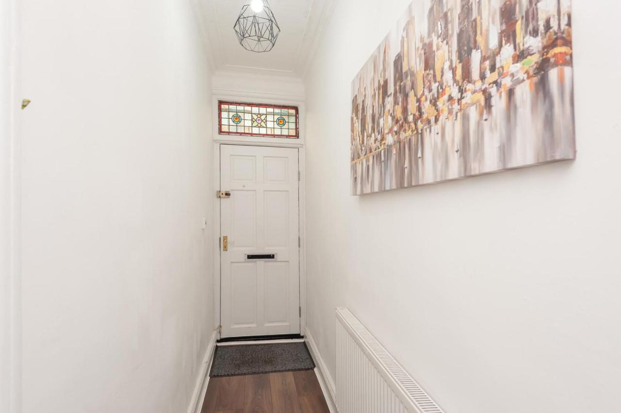 Leeds 4-Bed House - Sleeps 9 Free Parking & Wifi Villa Luaran gambar